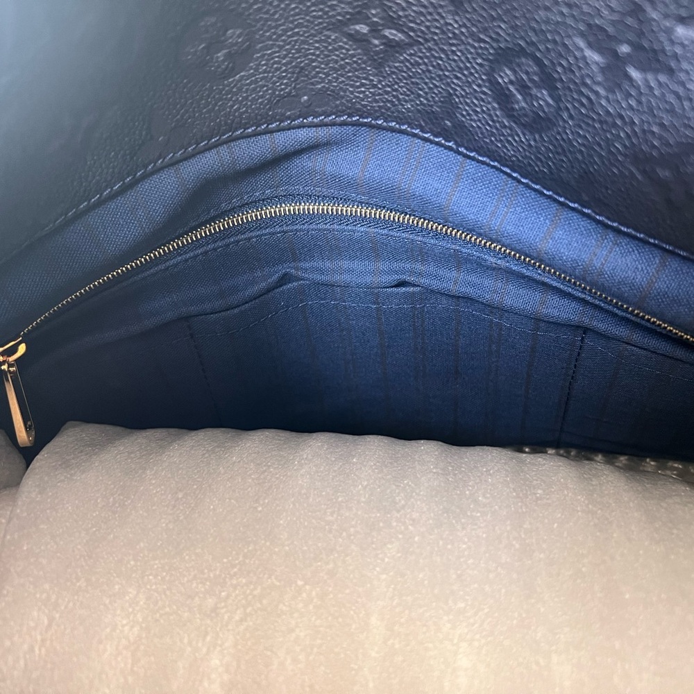 SOLD-Authentic Louis Vuitton Artsy MM Mng Empreinte Infini (Navy) - Picture 10 of 16